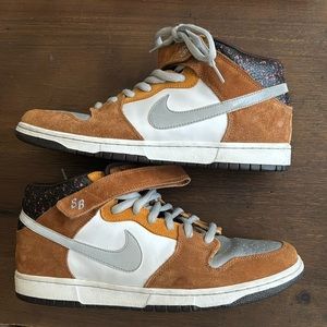 Nike SB Dunk Mid ‘Fender Bass’